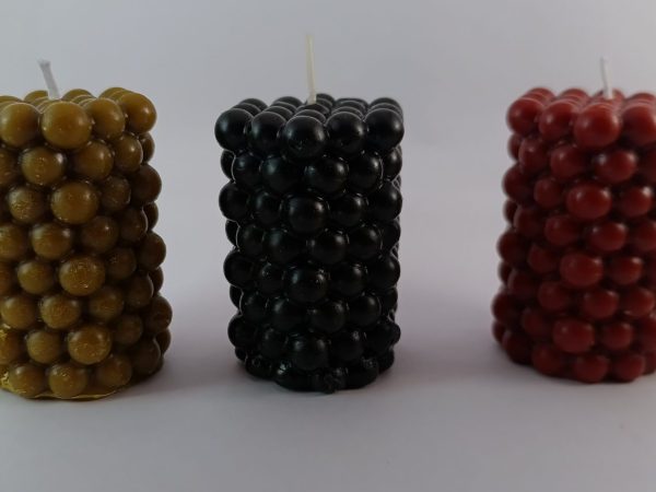 Velas artesanales de cera de abeja en forma de burbujas cilíndricas – Rojo, verde y amarillo